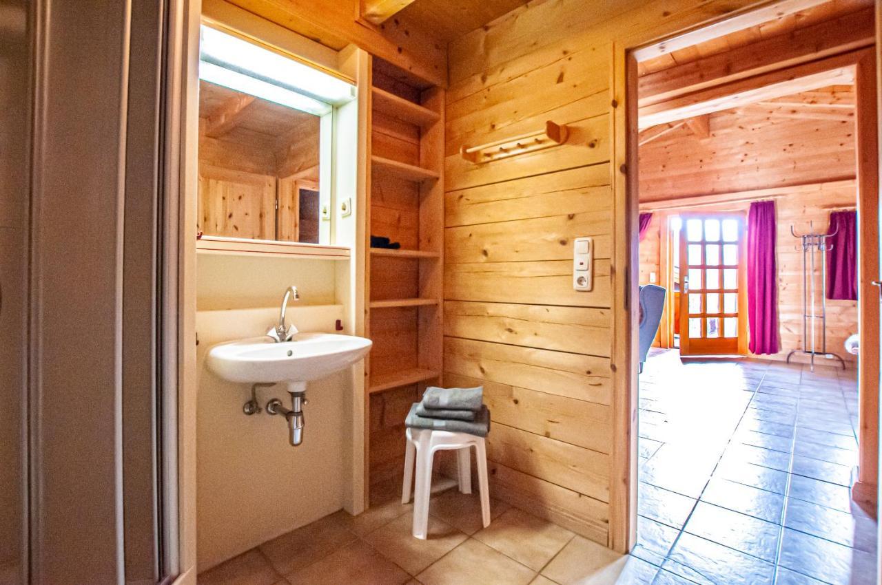 Ruhige Chalets Mit Seeblick In Zentraler Lage シュリールゼー エクステリア 写真