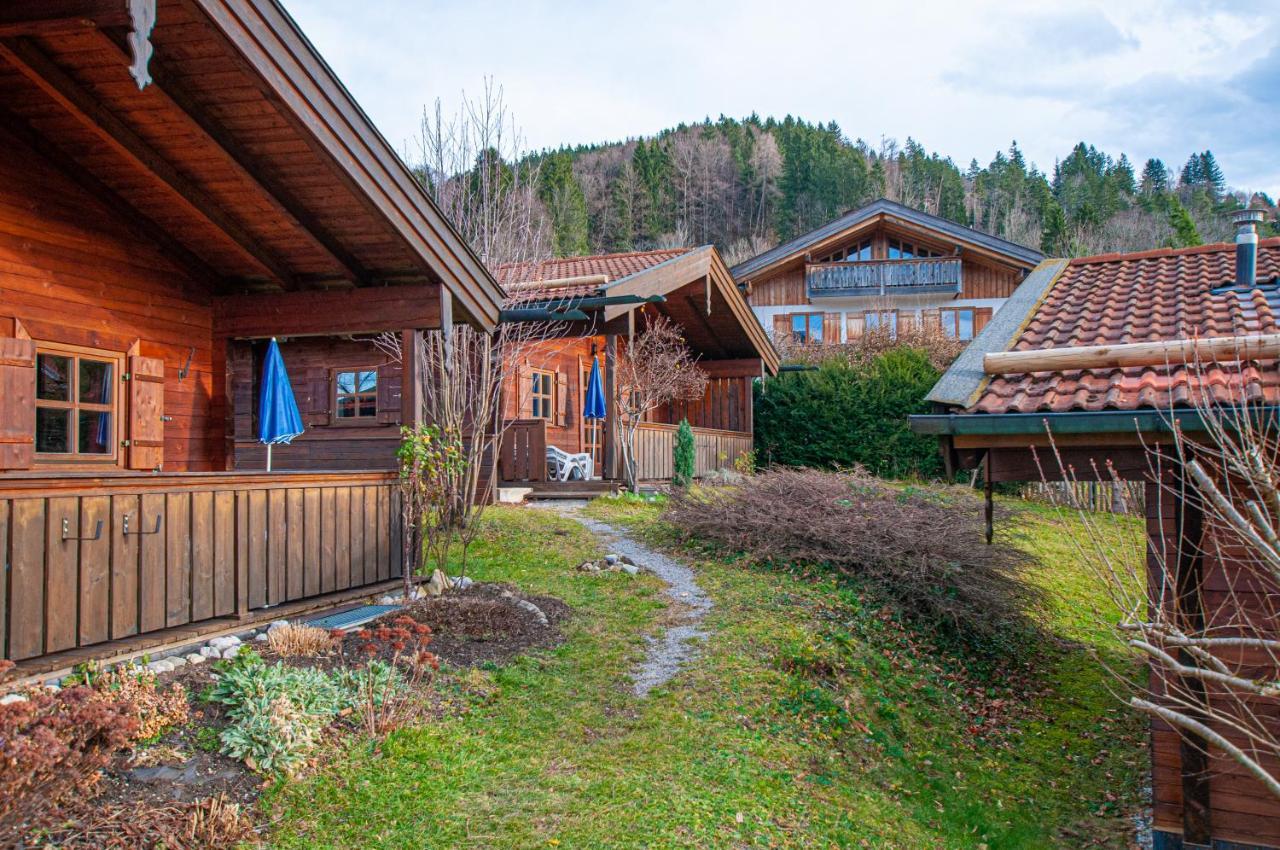 Ruhige Chalets Mit Seeblick In Zentraler Lage シュリールゼー エクステリア 写真
