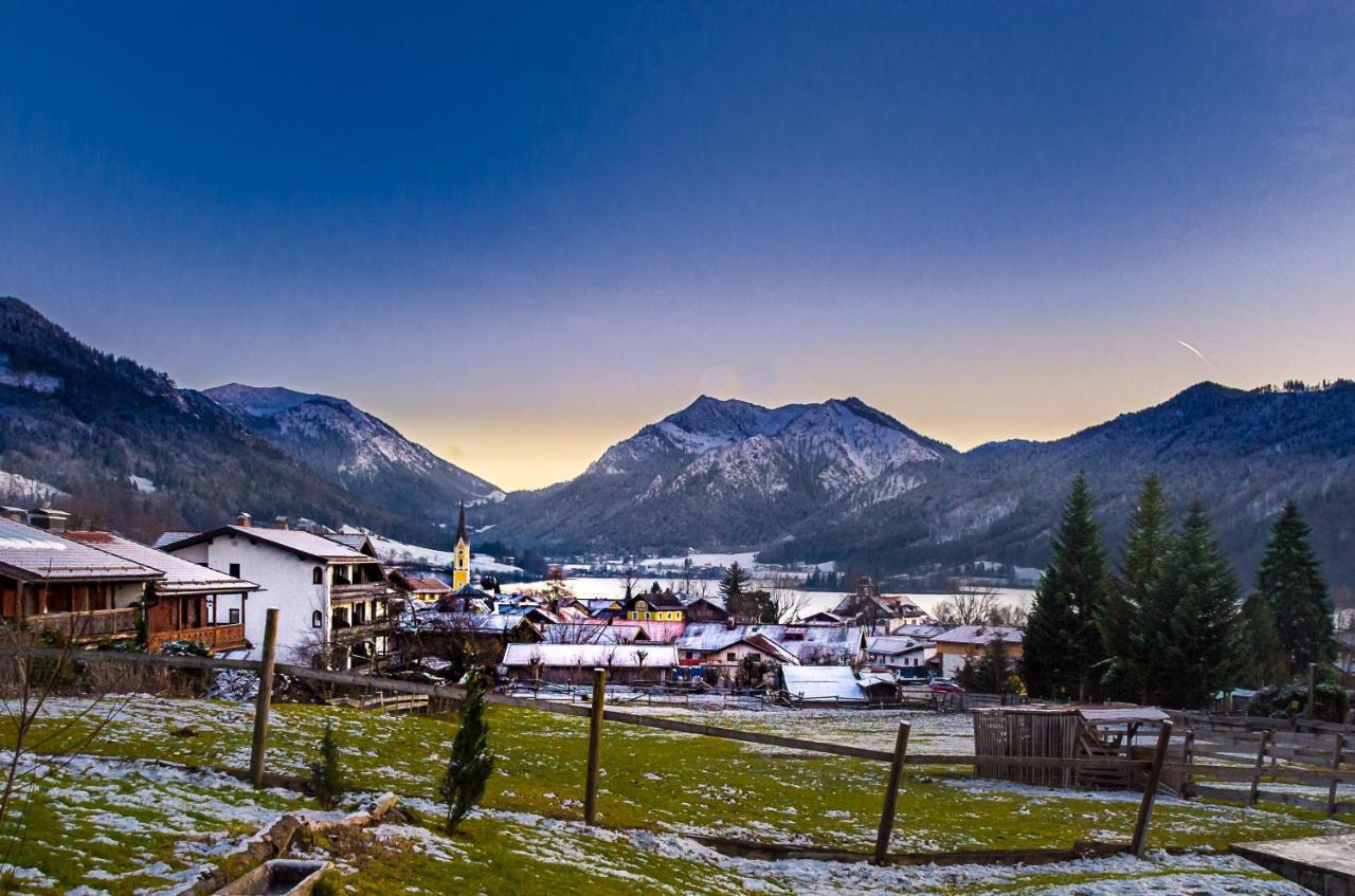 Ruhige Chalets Mit Seeblick In Zentraler Lage シュリールゼー エクステリア 写真